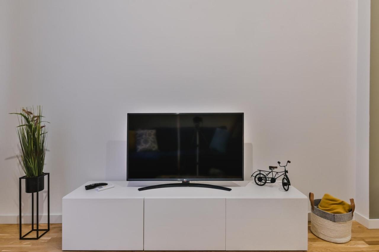 Pieces Of Nature In A Stylish One-Bedroom Flat By Flat Mаnager ソフィア エクステリア 写真