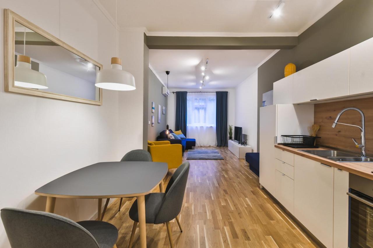 Pieces Of Nature In A Stylish One-Bedroom Flat By Flat Mаnager ソフィア エクステリア 写真
